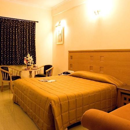 Park Plaza Hotel Коимбаторе Екстериор снимка